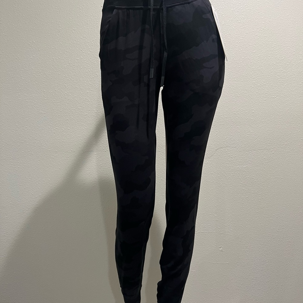 Ready to Rulu Lululemon HR joggers size 2